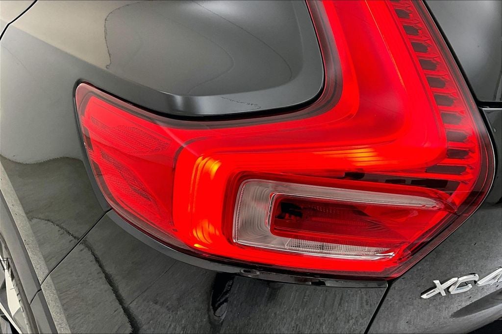 2025 Volvo XC40 B5 Plus Bright Theme