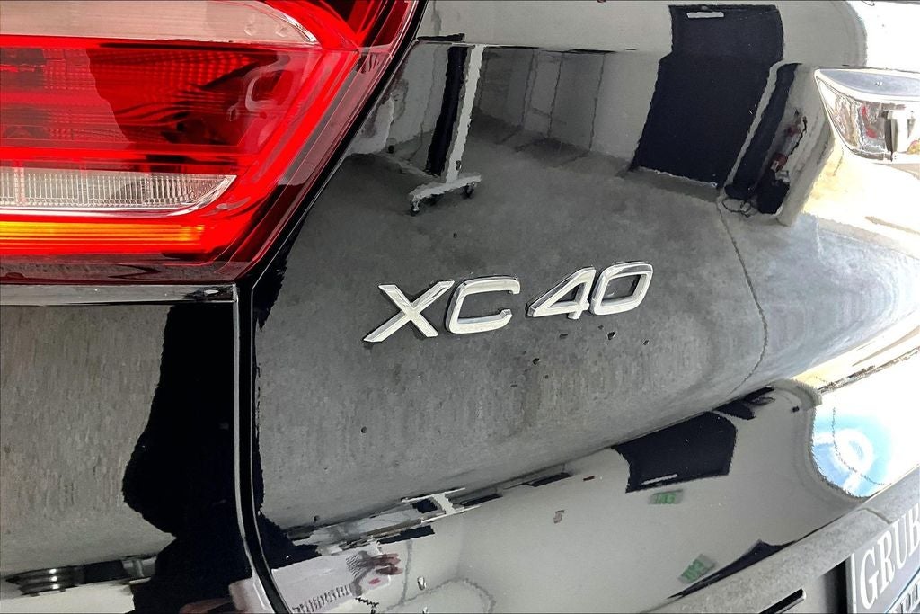 2025 Volvo XC40 B5 Plus Bright Theme