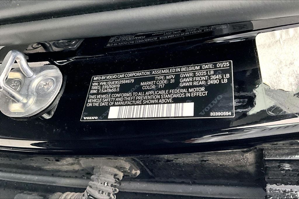 2025 Volvo XC40 B5 Plus Bright Theme