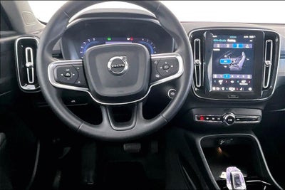 2025 Volvo XC40 B5 Plus Bright Theme