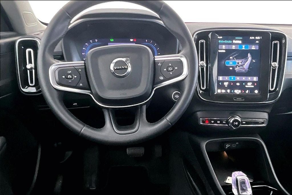 2025 Volvo XC40 B5 Plus Bright Theme