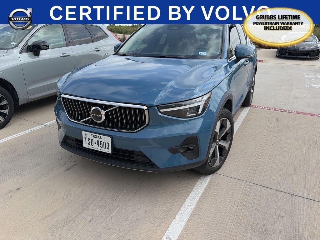 2023 Volvo XC40 B5 Plus Bright Theme
