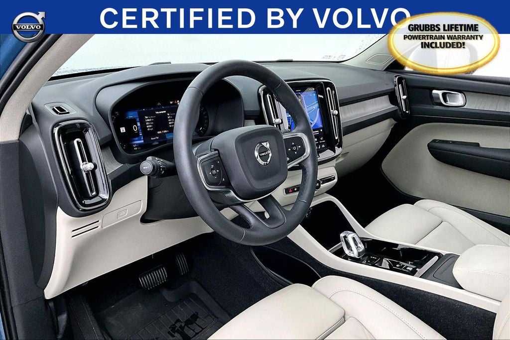 2023 Volvo XC40 B5 Plus Bright Theme