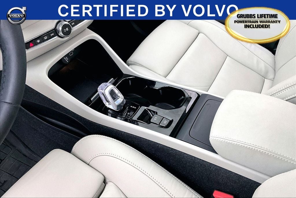 2023 Volvo XC40 B5 Plus Bright Theme