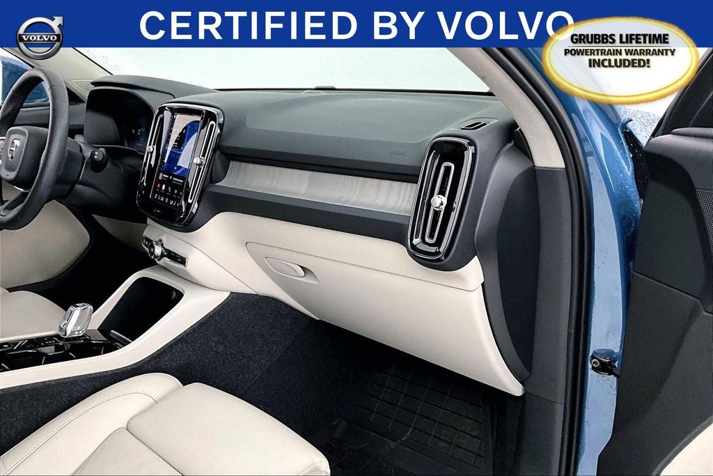 2023 Volvo XC40 B5 Plus Bright Theme