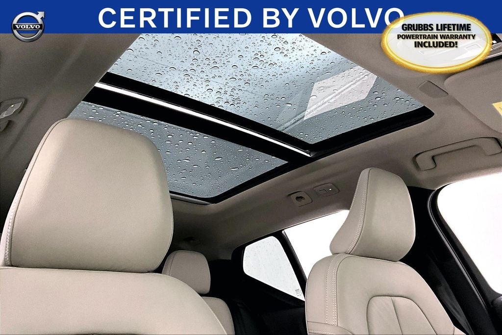 2023 Volvo XC40 B5 Plus Bright Theme