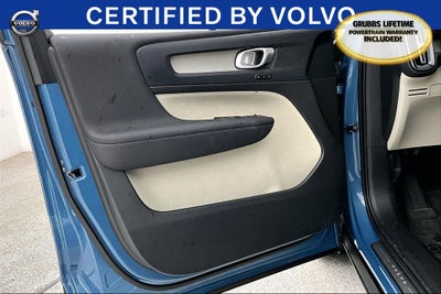 2023 Volvo XC40 B5 Plus Bright Theme