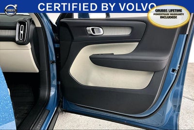 2023 Volvo XC40 B5 Plus Bright Theme