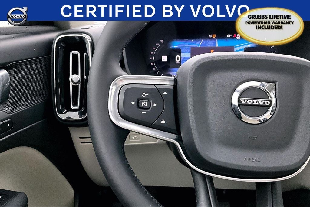 2023 Volvo XC40 B5 Plus Bright Theme