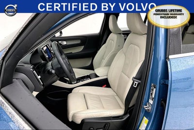 2023 Volvo XC40 B5 Plus Bright Theme
