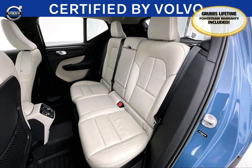 2023 Volvo XC40 B5 Plus Bright Theme