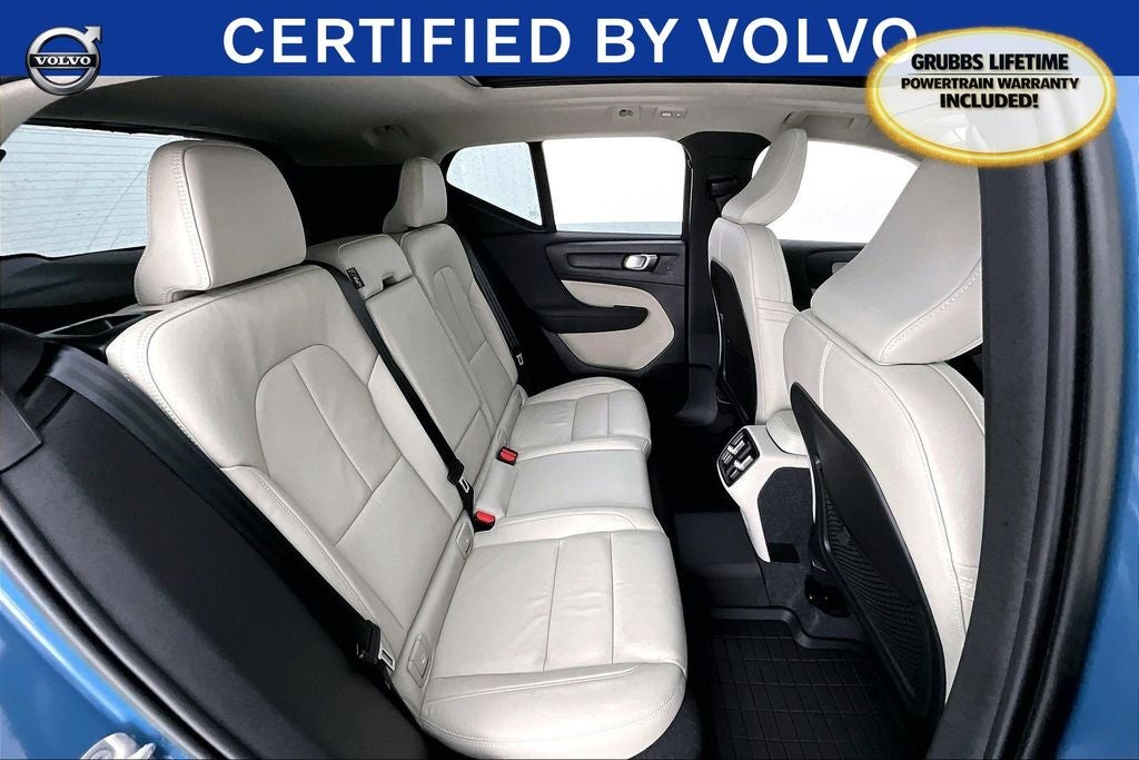 2023 Volvo XC40 B5 Plus Bright Theme