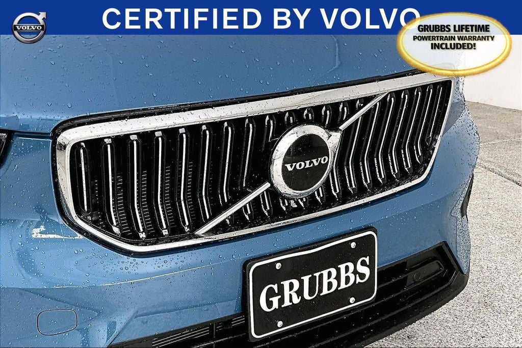 2023 Volvo XC40 B5 Plus Bright Theme