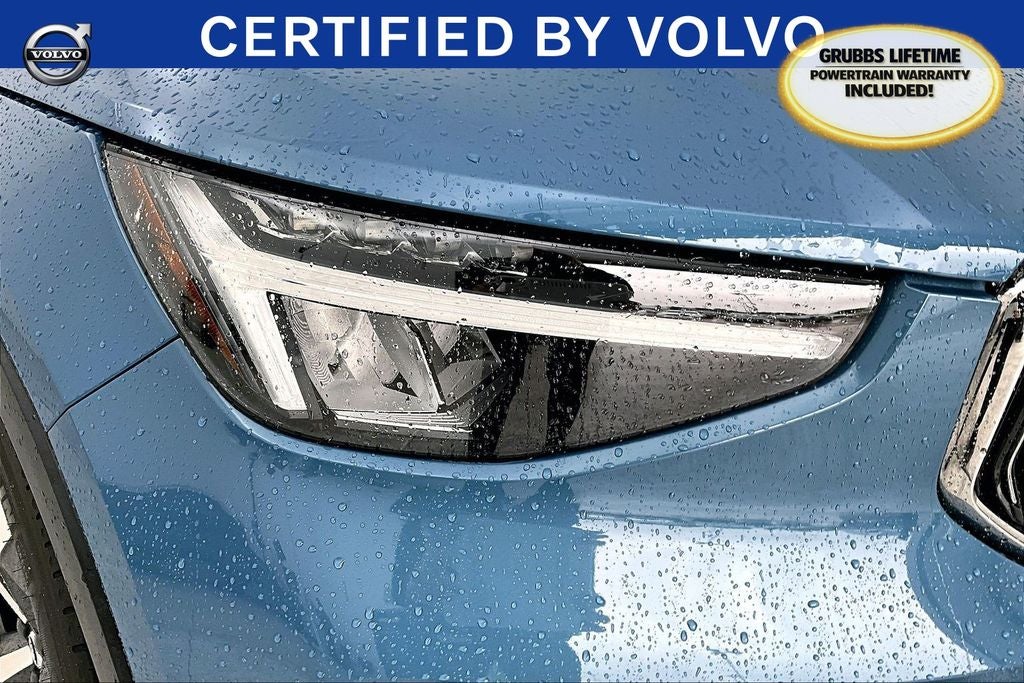 2023 Volvo XC40 B5 Plus Bright Theme