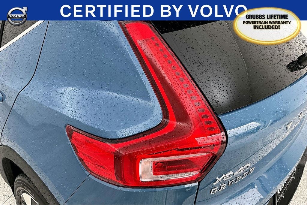 2023 Volvo XC40 B5 Plus Bright Theme