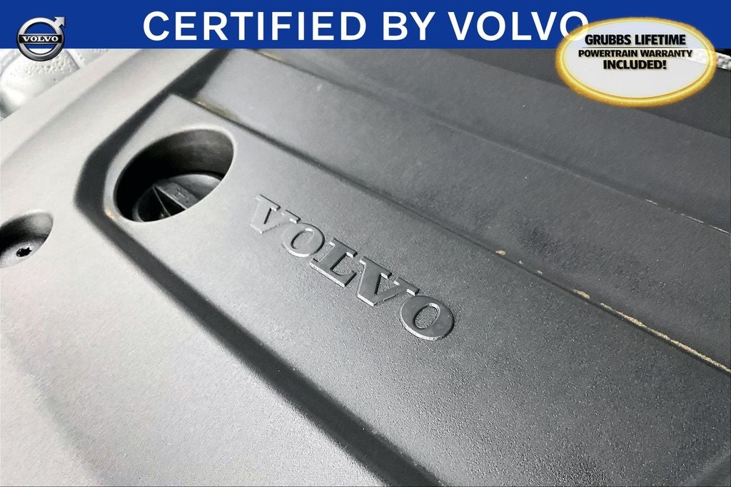 2023 Volvo XC40 B5 Plus Bright Theme