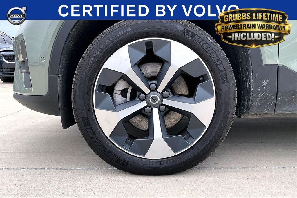 2025 Volvo XC40 B5 Plus Bright Theme