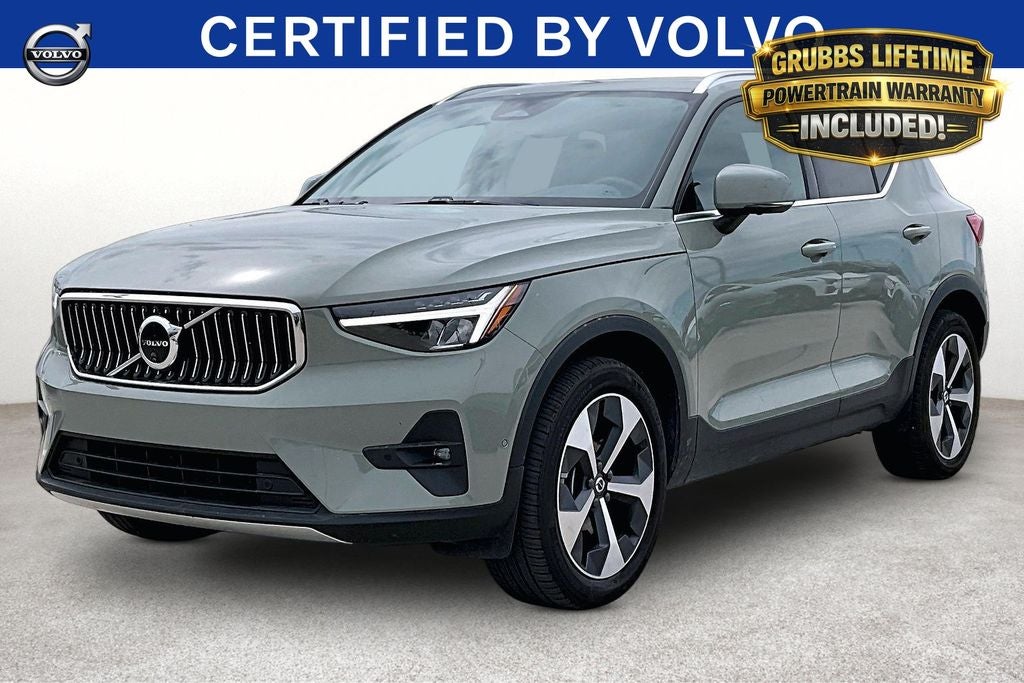 2025 Volvo XC40 B5 Plus Bright Theme