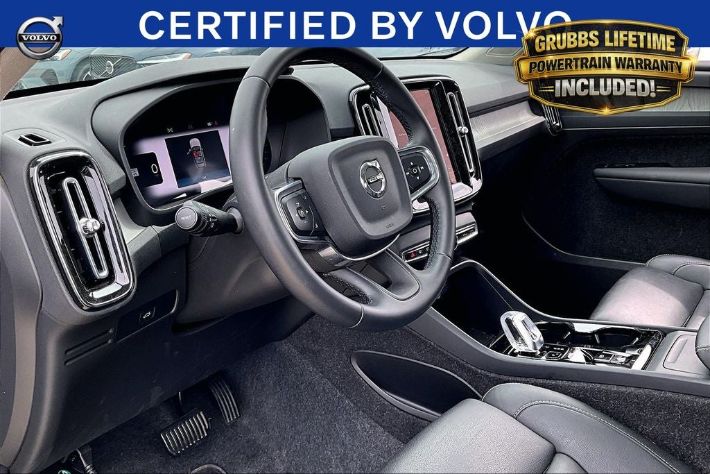 2025 Volvo XC40 B5 Plus Bright Theme
