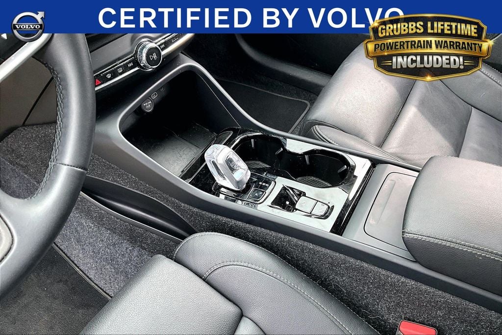 2025 Volvo XC40 B5 Plus Bright Theme
