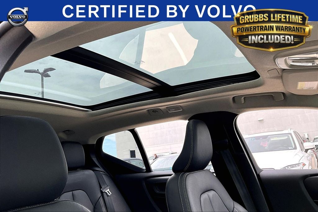 2025 Volvo XC40 B5 Plus Bright Theme