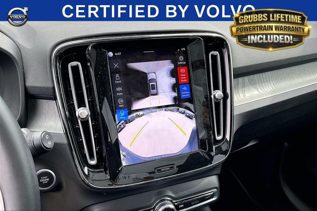 2025 Volvo XC40 B5 Plus Bright Theme