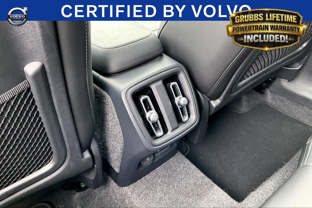 2025 Volvo XC40 B5 Plus Bright Theme