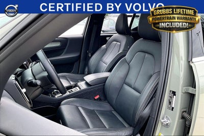 2025 Volvo XC40 B5 Plus Bright Theme