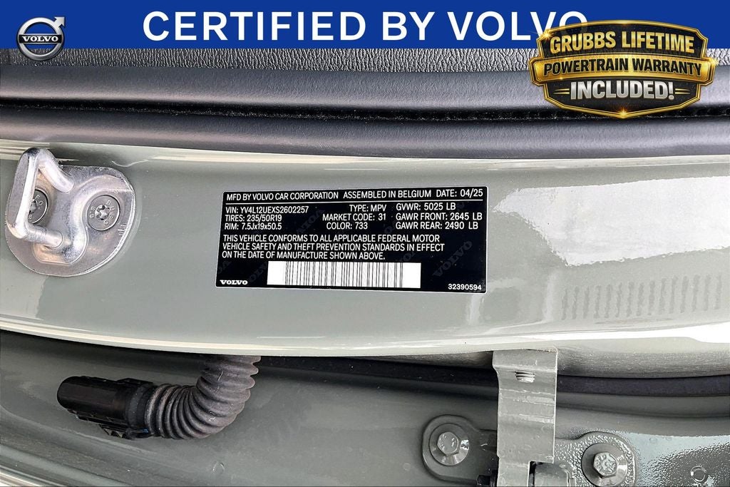 2025 Volvo XC40 B5 Plus Bright Theme