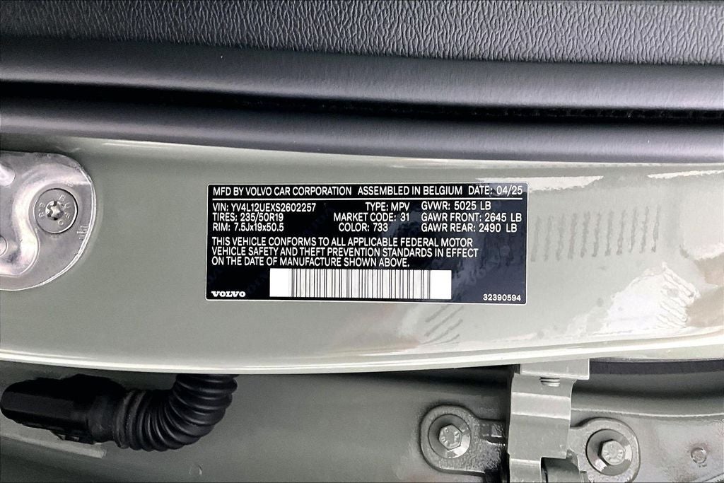 2025 Volvo XC40 B5 Plus Bright Theme