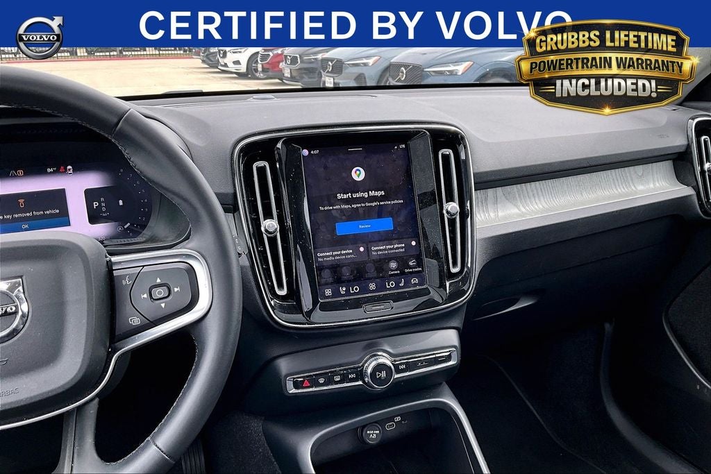 2025 Volvo XC40 B5 Plus Bright Theme