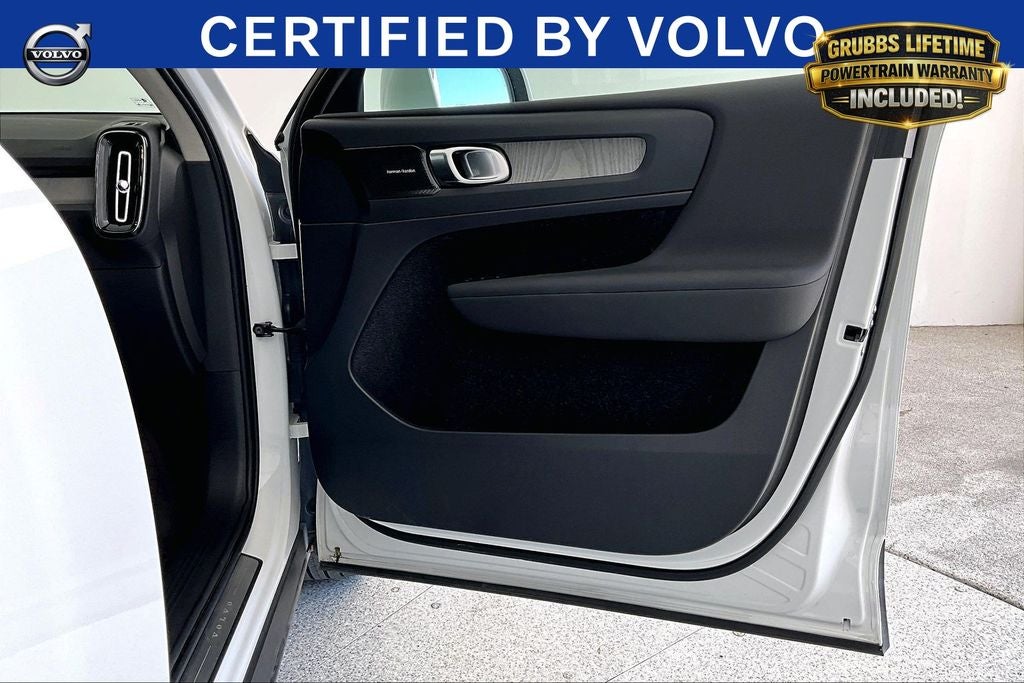 2024 Volvo XC40 Ultimate