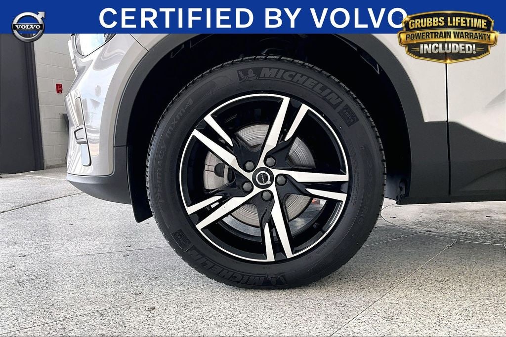 2025 Volvo XC40 B5 Core
