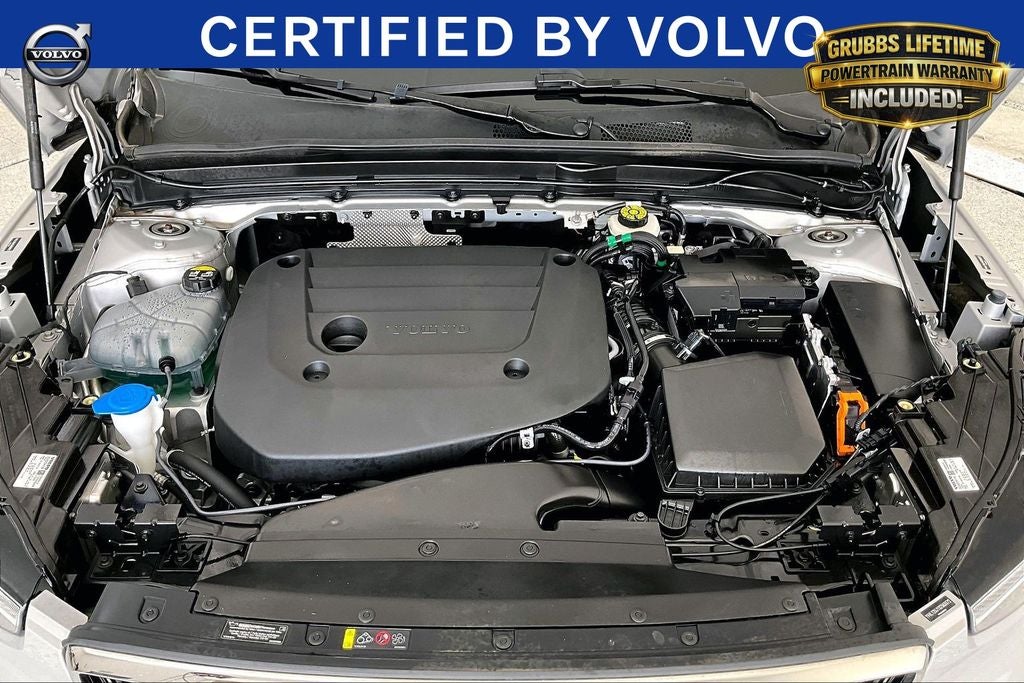 2025 Volvo XC40 B5 Core