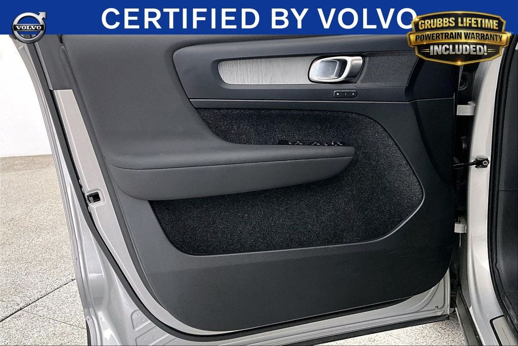 2025 Volvo XC40 B5 Core
