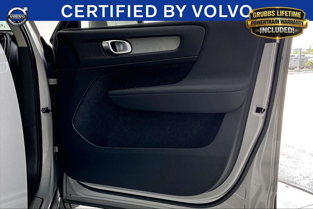 2025 Volvo XC40 B5 Core