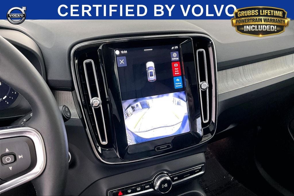 2025 Volvo XC40 B5 Core