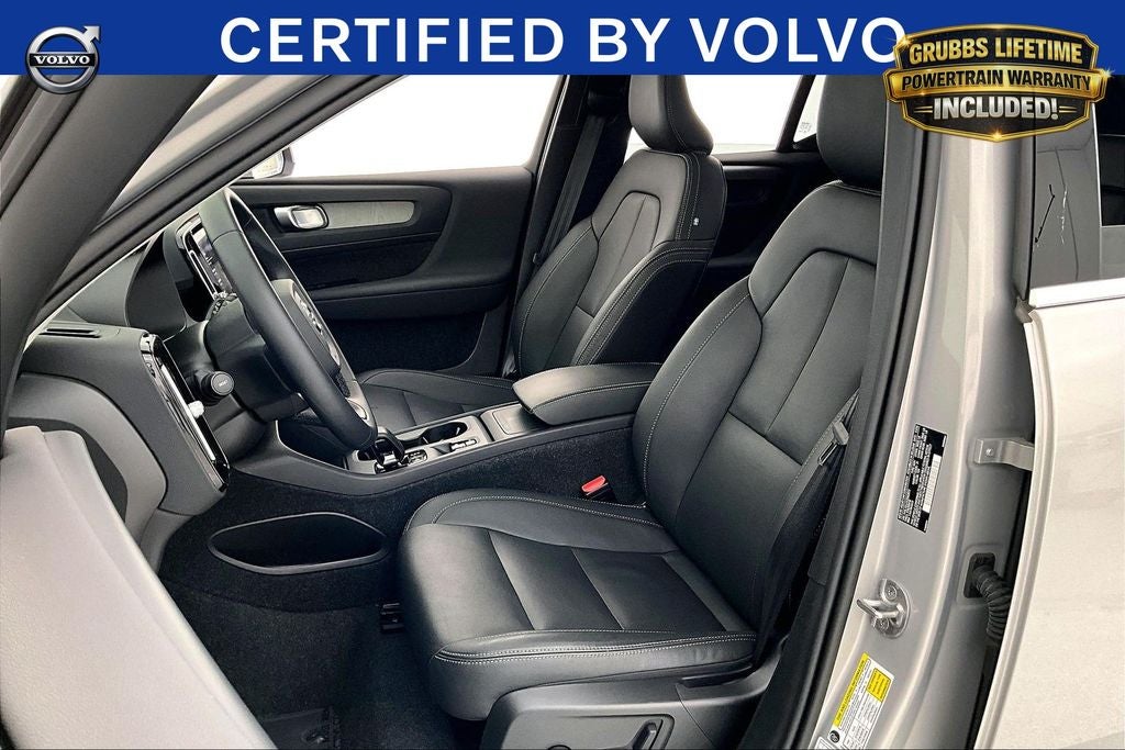 2025 Volvo XC40 B5 Core