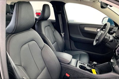 2025 Volvo XC40 B5 Core