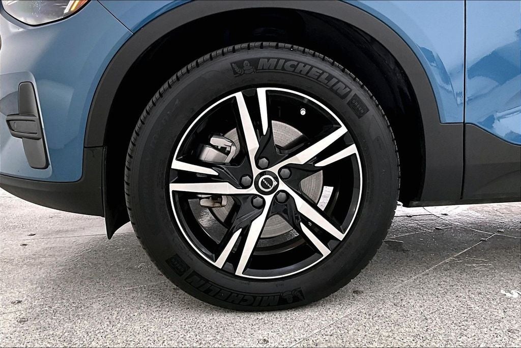 2025 Volvo XC40 B5 Core