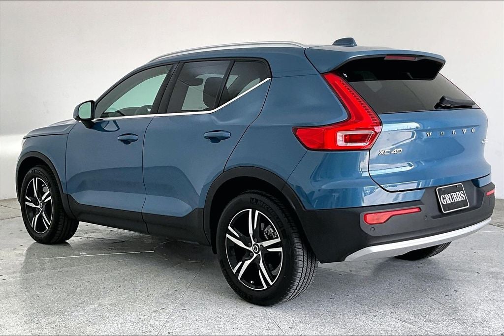 2025 Volvo XC40 B5 Core