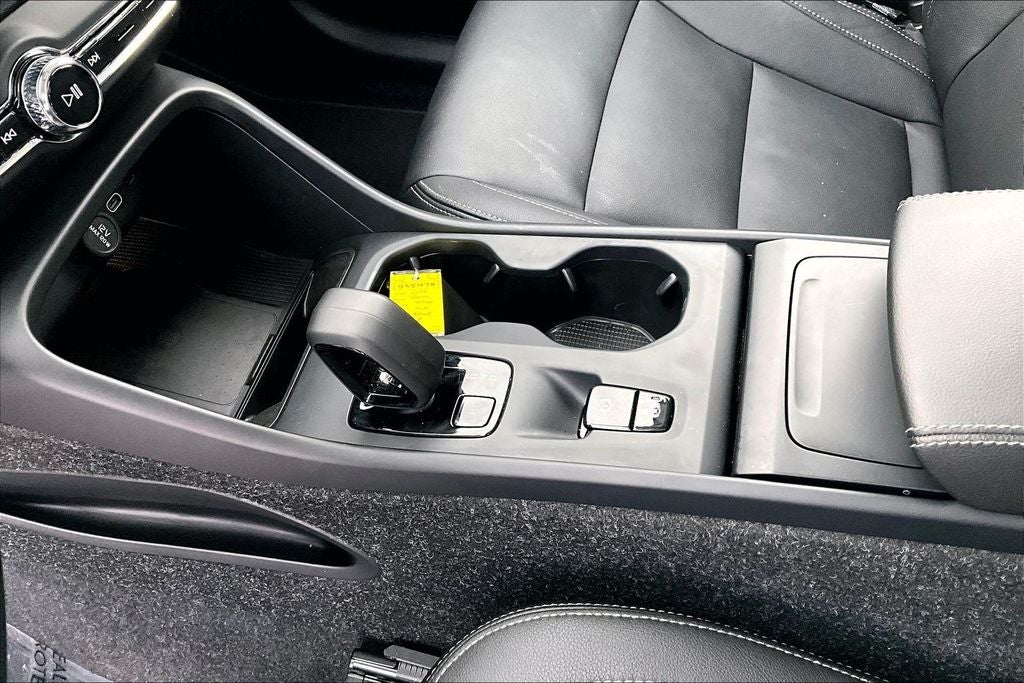 2025 Volvo XC40 B5 Core