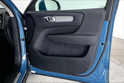 2025 Volvo XC40 B5 Core