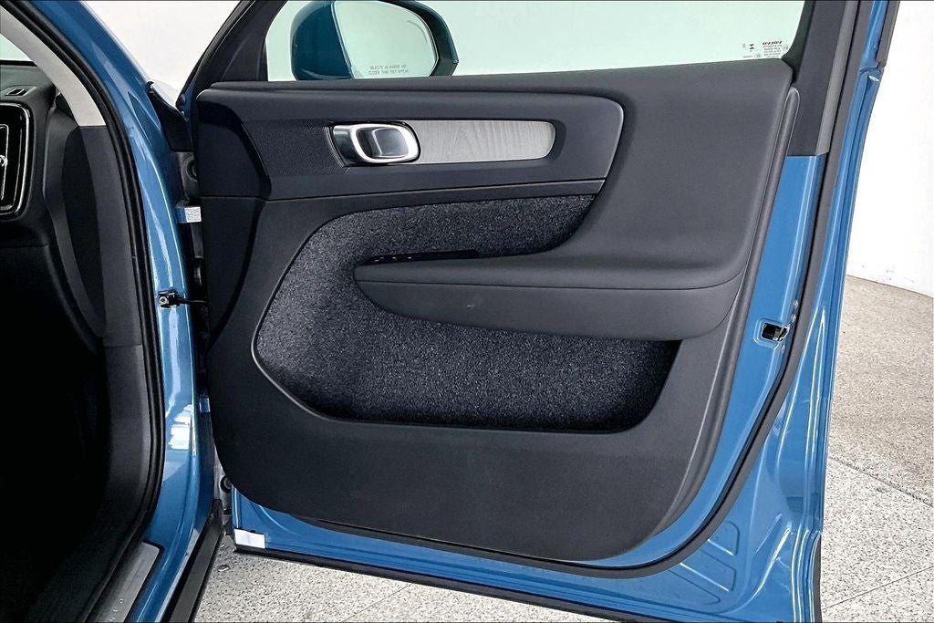 2025 Volvo XC40 B5 Core