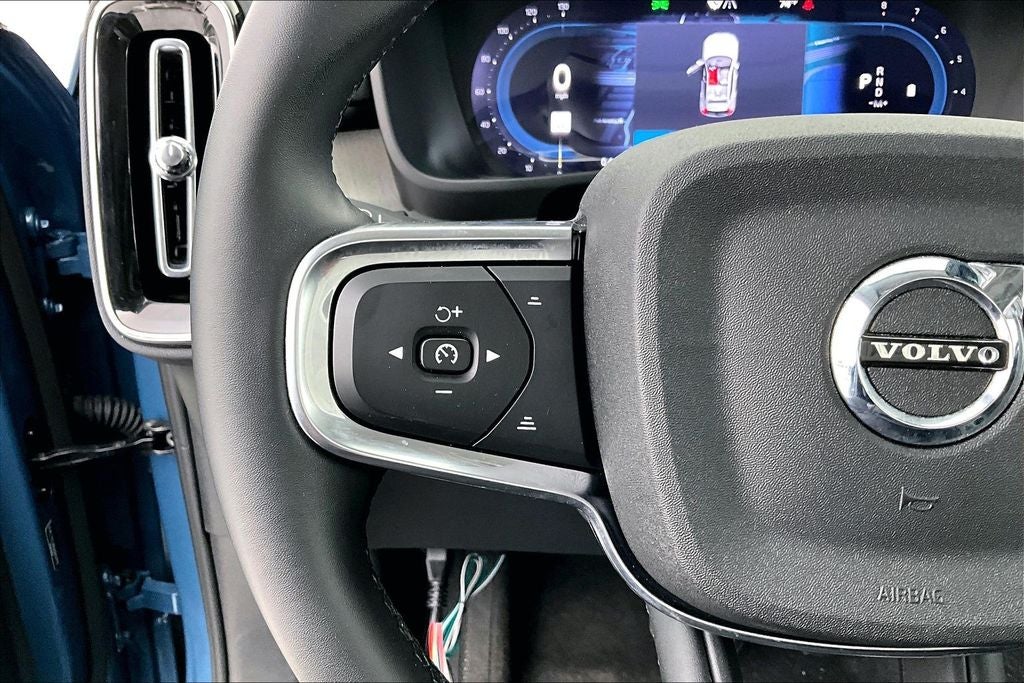 2025 Volvo XC40 B5 Core