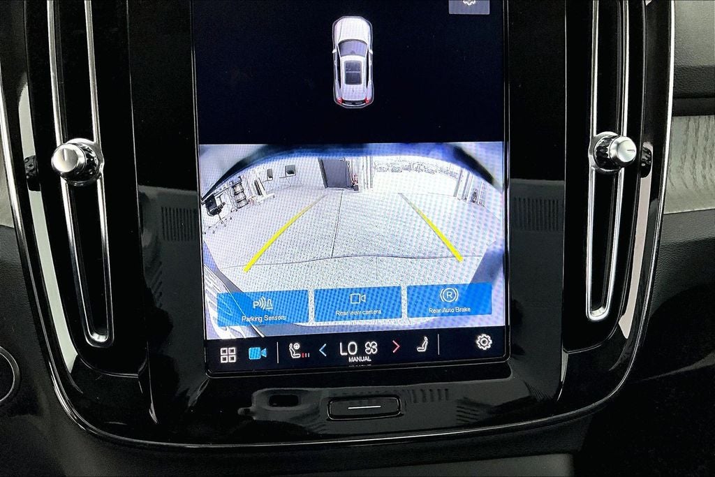 2025 Volvo XC40 B5 Core