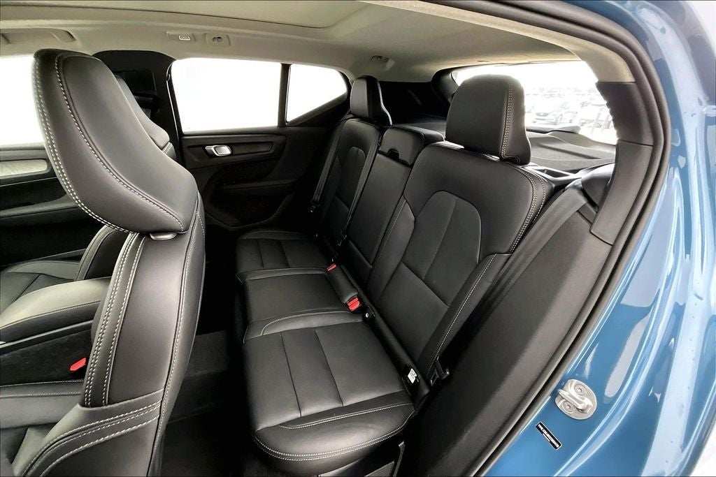 2025 Volvo XC40 B5 Core