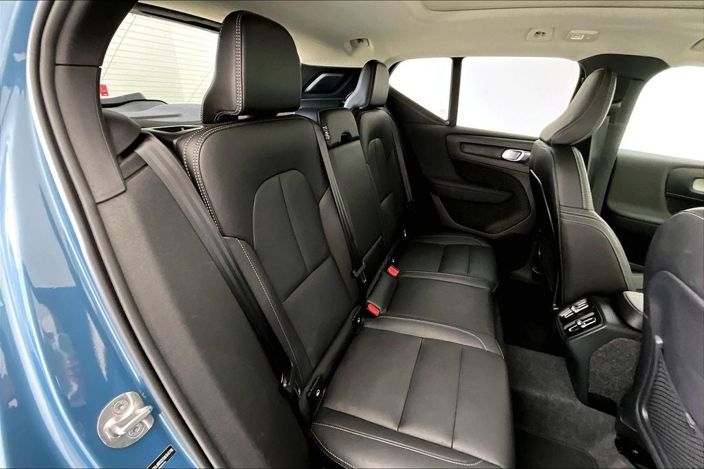 2025 Volvo XC40 B5 Core