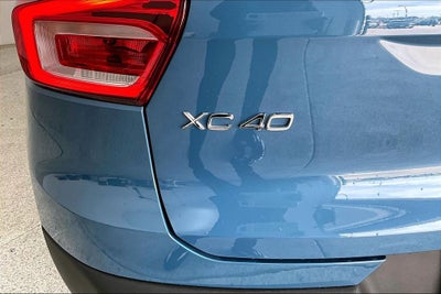 2025 Volvo XC40 B5 Core