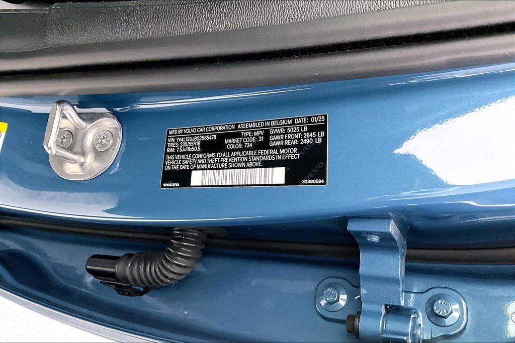 2025 Volvo XC40 B5 Core